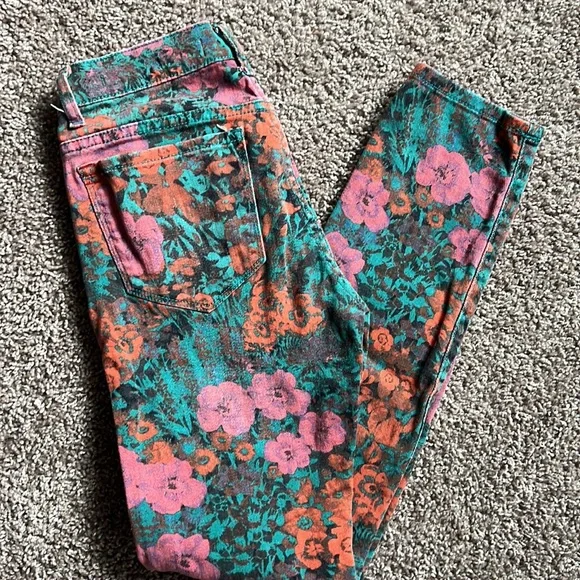 BDG Mid Rise Cigarettle Ankle Floral Jeans - Picture 4 of 4